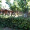 Villette con giardino e alberi intorno.